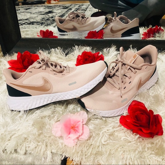 Nike Shoes - Nike Women’s Sneakers
